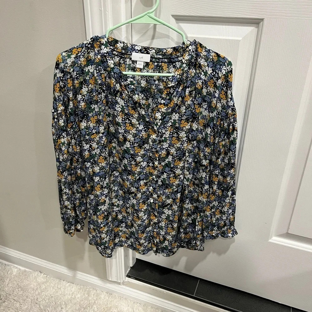 J.Jill Smocked Relaxed Rayon Blouse Navy Blue
Floral Button Front.